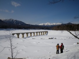 タウシュベツ橋とニペソツ山